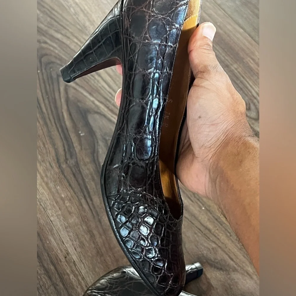 Ralph Lauren brown crocodile heels size 7.5